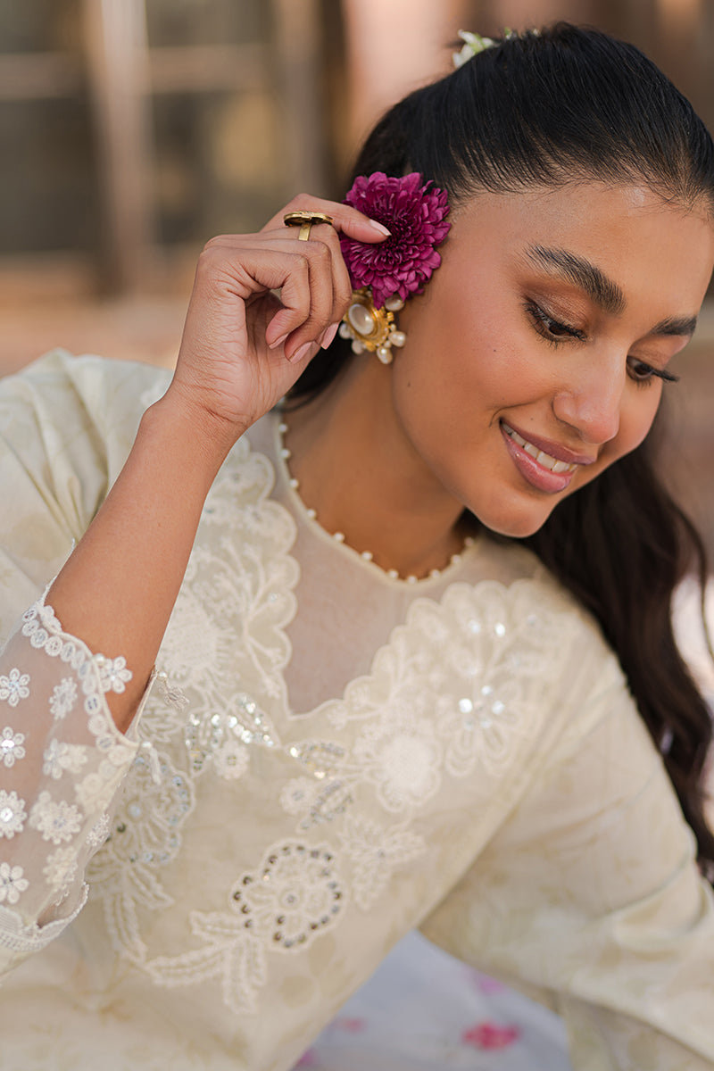 White lawn suits 2019 hotsell